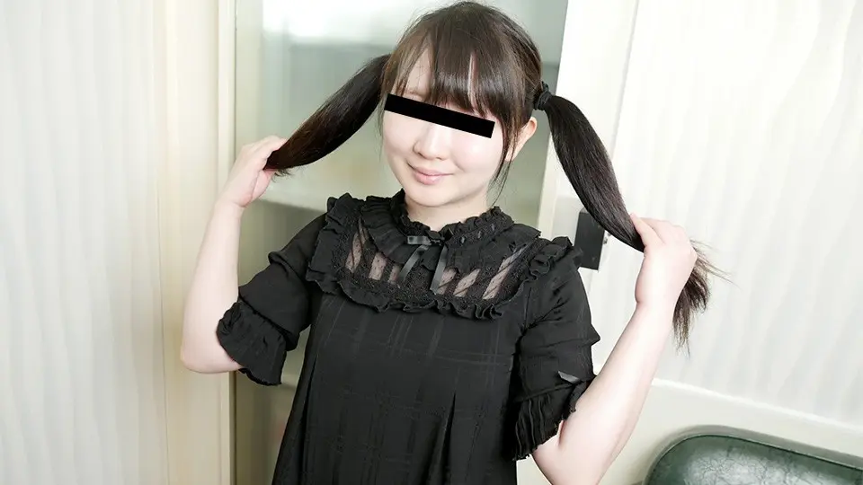 与双胞胎女孩 Chihiro Kotaki 看起来不错的 E 罩杯色情女孩中出性爱