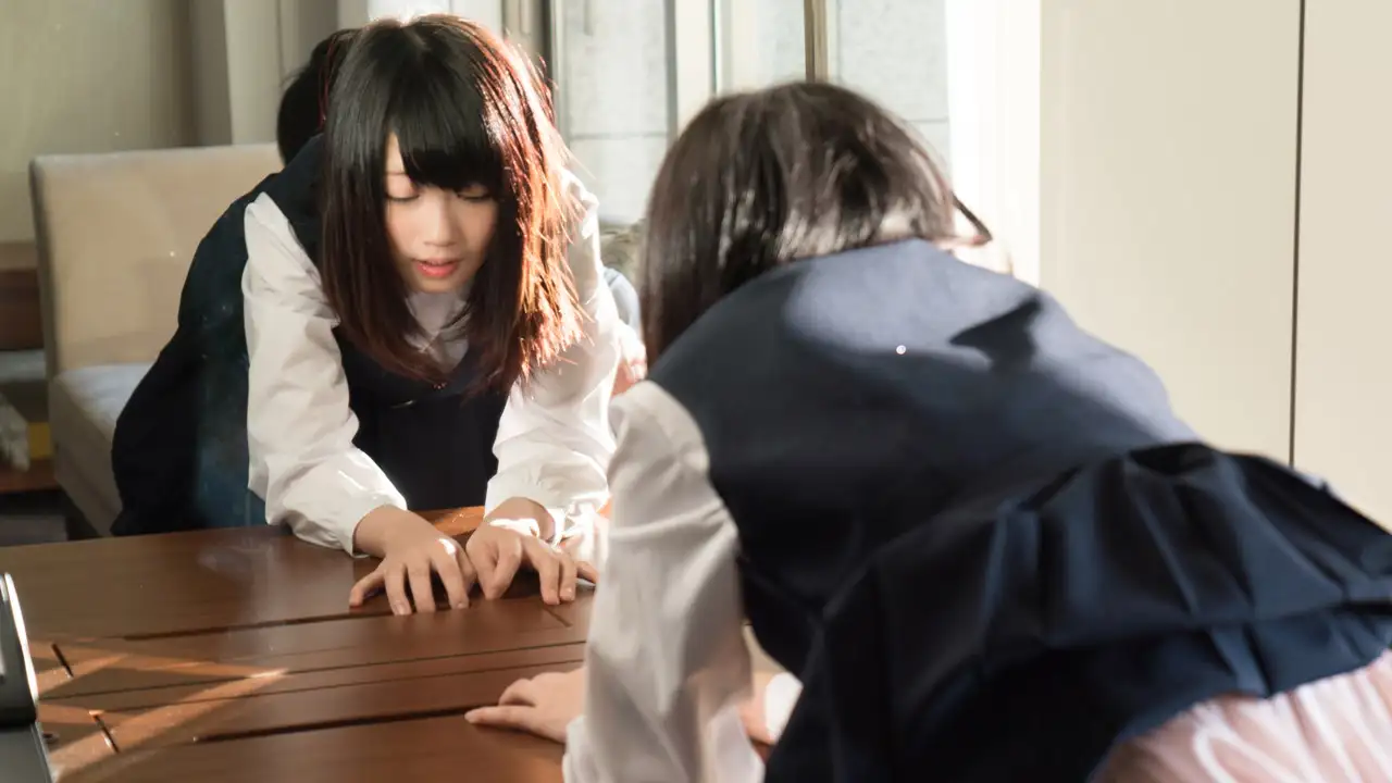 鏡の前で制服を乱されちゃう放課後Ｈ／Asuka