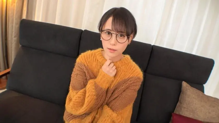 [First shoot] [Beginner's fair skin] [Curious and precocious musume] A beginner girl with glasses appears who has only one experienced person. An aspiring actor chasing his dreams instinctively exposes his lewd behavior in front of the camera. AV application online → AV experience shooting 1693