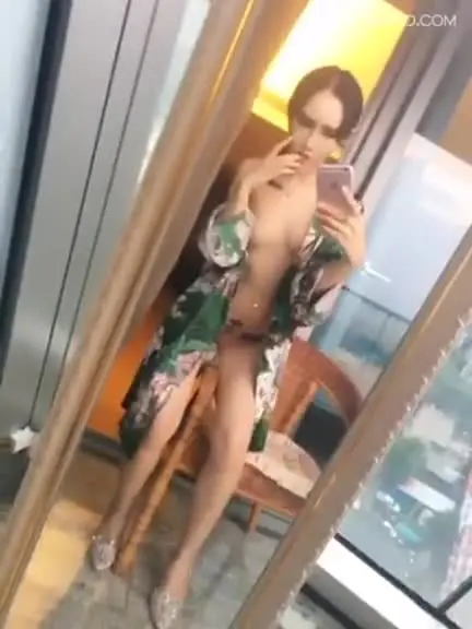 A beautiful woman with a supermodel figure and a sexy face takes a selfie on the balcony. How can people outside see such a beautiful woman?