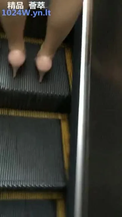 Following the subway in South Korea to steal photos of beautiful legs in short skirts ~ 28