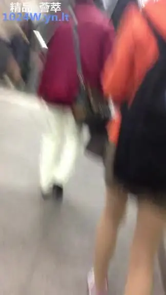 Following the subway in South Korea to steal photos of beautiful legs in short skirts ~ 61