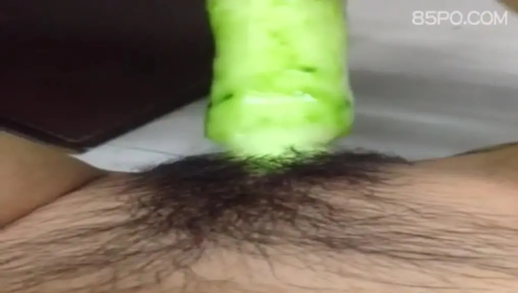 In order to find business, the escort girl had no choice but to make masturbation videos to attract customers. I guess it's a cucumber...