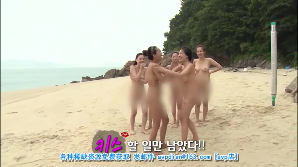 天体营实境秀！妹子们裸体在海滩上竞赛...用跳蛋测试耐力还鼓励队员互亲