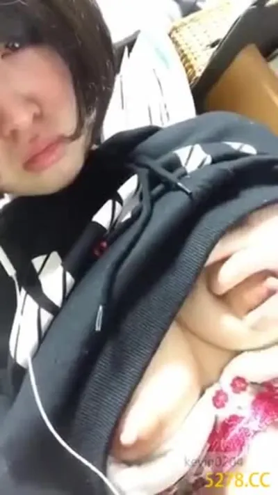 超萌的嫩妹露出巨乳一直搓揉 就想讓人嚕一發