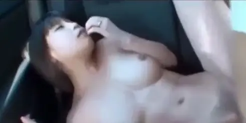 [Uncensored Creampie!] The recently retired actress’s early uncensored work, the car was shot in the center