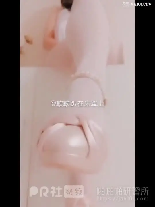 The devil figure is fully displayed! G tits are 100% huge! Wearing tulle and taking a shower naked...Baijiang ejaculates on her breasts, making people fantasize endlessly 2