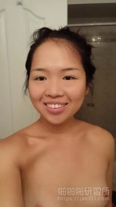 The third wave of slutty Asian girls! Tina looks simple... I didn't expect that she likes to take nude selfies ~ She sent it to her boyfriend and asked: Do you want to have sex with me? 3