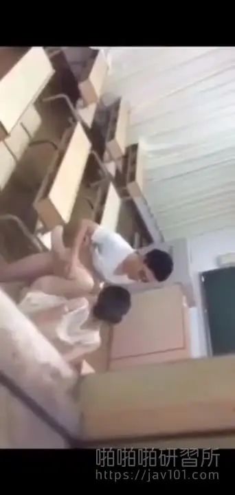 Going viral! A clip of a 16-year-old male student's "Classroom