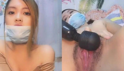 騷逼浪叫：「哥哥們想看屁屁還是逼逼❤」