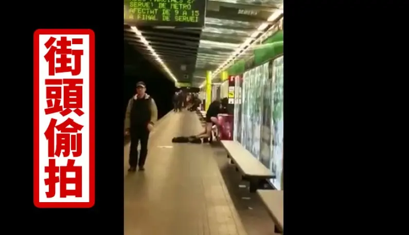 [Europe and the United States] Young people are so impulsive~ They just got off the subway and started fucking on the chair!! Completely ignoring the onlookers~ They can only have room for their naked partners~