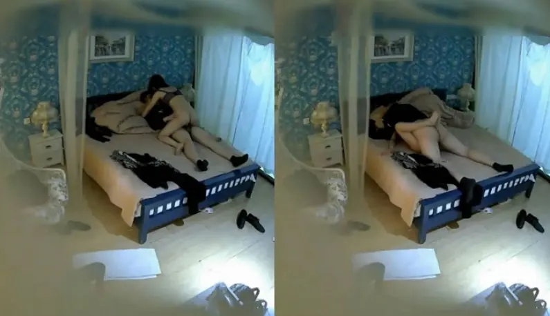 [Hotel Hidden Shot] The cute height difference~ The boyfriend walked over and blew his girlfriend~ Then he climbed onto the bed and GG and BB fucked each other~