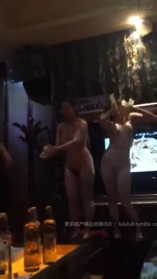 It’s great to have money! A wave of naked girls serve tattooed brother in KTV