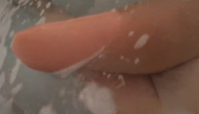 [Europe and America] A video of a Hollywood actress taking a bath naked has been leaked online?! Who is her true face!!