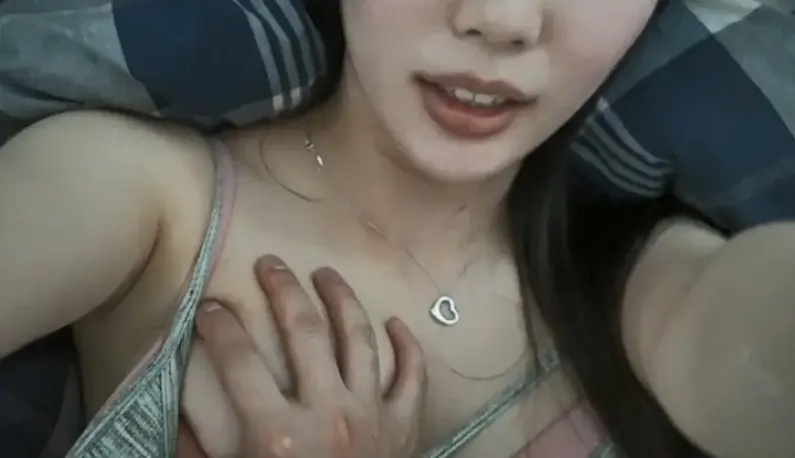 This little sister is so sexy~ It doesn’t matter if her breasts are touched~