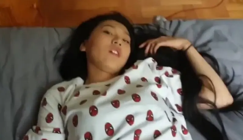 Cum all over the face of the little bitch~The passion between Asian sister and brother with foreign dick~