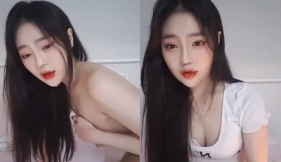 [韓國] 貧乳少女成功記~脫衣玩奶淫浪直播!!