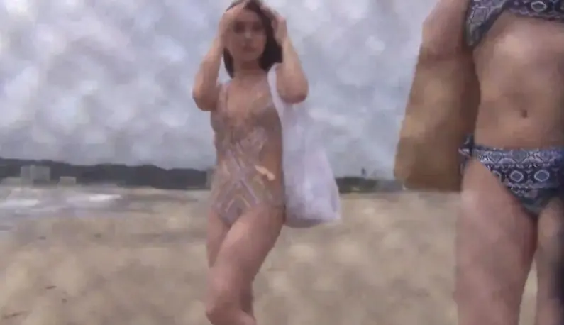 [Japan] Randomly picked up a girl on the beach and secretly filmed her when she saw her bikini camera!