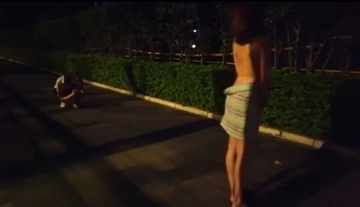 Invite passers-by to take nude photos on the street in the middle of the night! How many beautiful girls can you date?