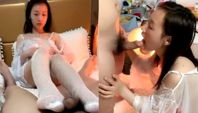 A young young man goes on a date with a slender college girl in a hotel ~ The transparent white gauze sexy outfit and white fishnet stockings are very tempting