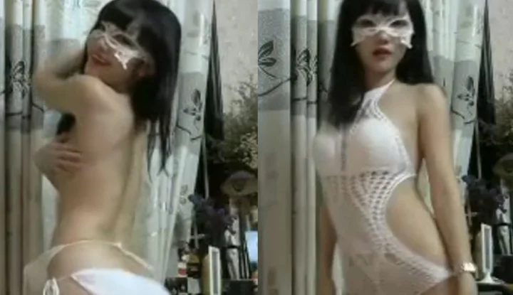 [Vietnam] Hường Hana put on the newly purchased sexy underwear and even took off her clothes to enjoy the pleasure of exposure~