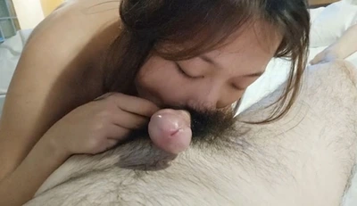 What you must do before going to bed every day is to kiss your boyfriend first and then serve his big cock~