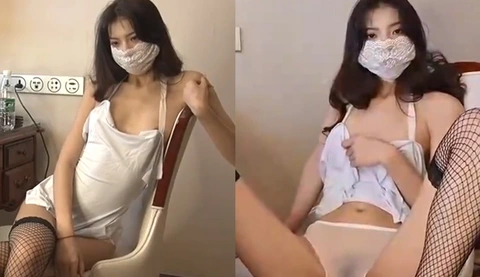 PANS女神反差小姐姐私拍，絕世大長腿讓人血脈噴張