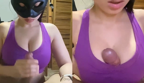 O站巨乳女神 阿多拉，直接把雞巴放進巨乳裡