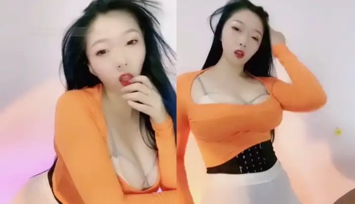 Kuaishou’s big-breasted royal sister Xin’s sister dances sultryly in home clothes