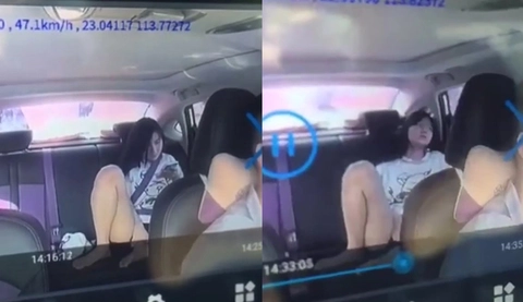 A female passenger in a taxi masturbated while watching a movie, spreading her legs and touching herself as if it were her own home!